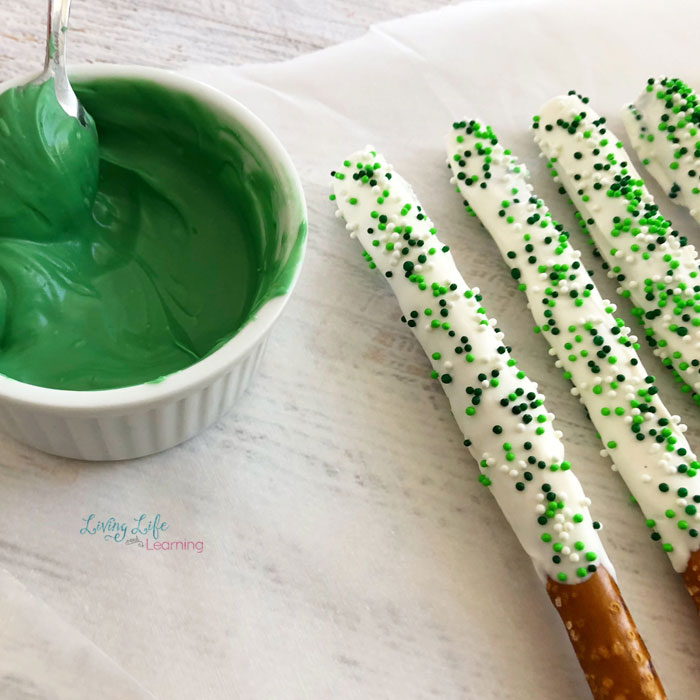 st. Patrick day pretzel rods 