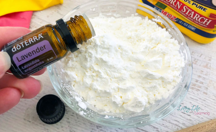 Adding essential oil to the cornstarch