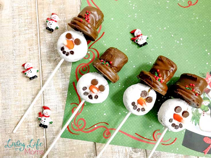 These Snowman Donut Pops are a simple and fun holiday treat that the entire family will love! No baking required, you'll fall in love with the taste and look of these edible snowmen!  #snowman #donuts #holidaytreats #winter #LivingLifeasMoms