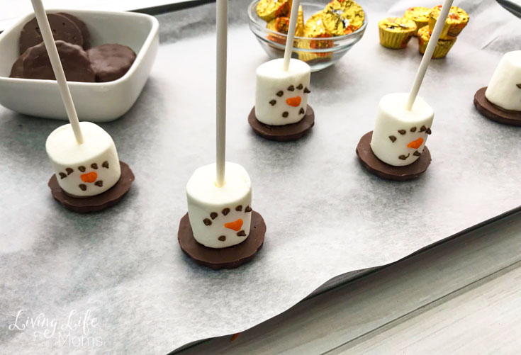 snowman marshmallow pops