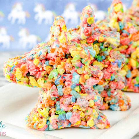 This simple unicorn rice Krispy treat is simple and easy to make. All you need are a few ingredients and you'll be well on your way to creating a delicious treat that everyone loves! #unicorn #ricekrispytreats #dessert #rainbow #cooking