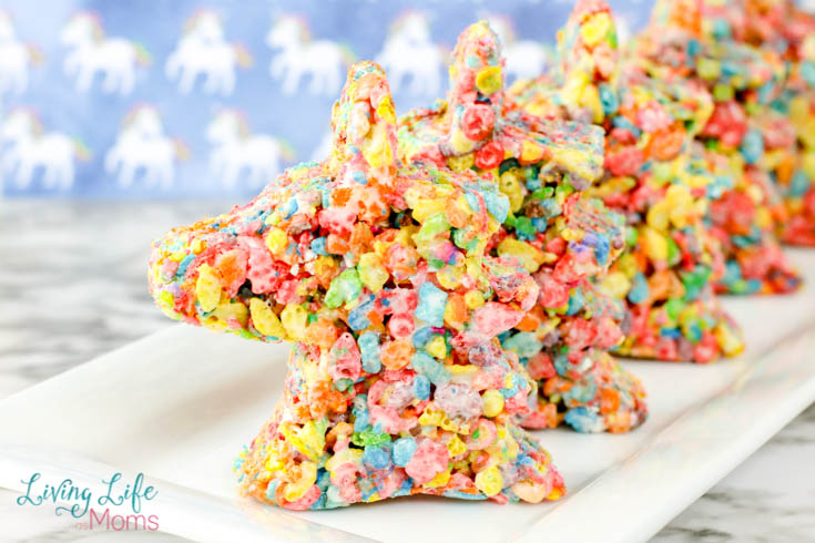 This simple unicorn rice Krispy treat is simple and easy to make. All you need are a few ingredients and you'll be well on your way to creating a delicious treat that everyone loves! #unicorn #ricekrispytreats #dessert #rainbow #cooking