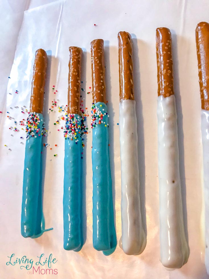 Ocean Themed Dipped Pretzel Rods 