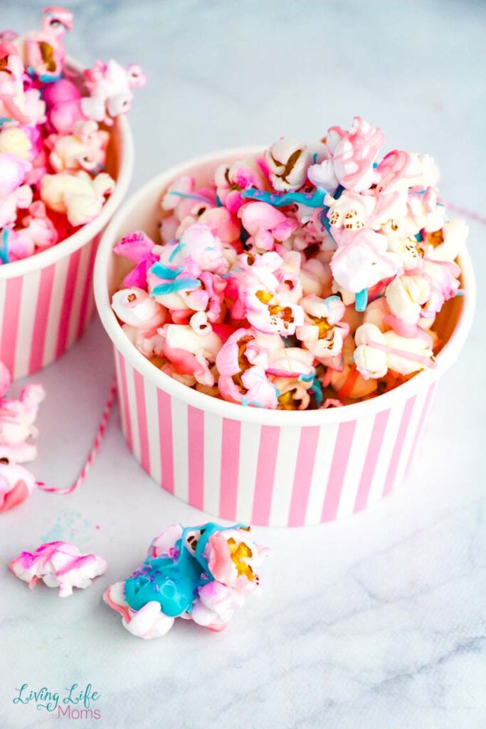 Unicorn popcorn recept i små koppar