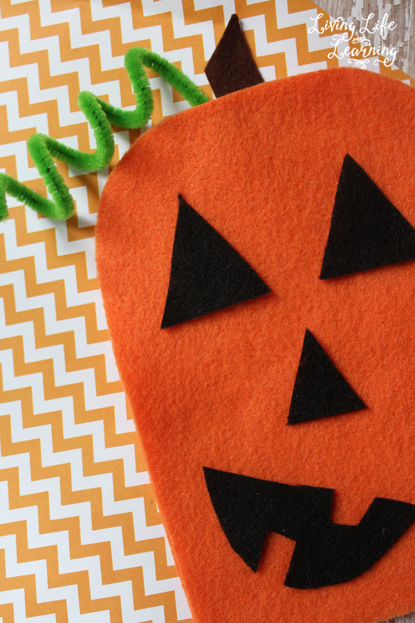 DIY Felt Pumpkin Hand Puppet 