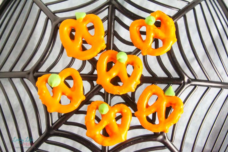 pumpkin pretzel bites 