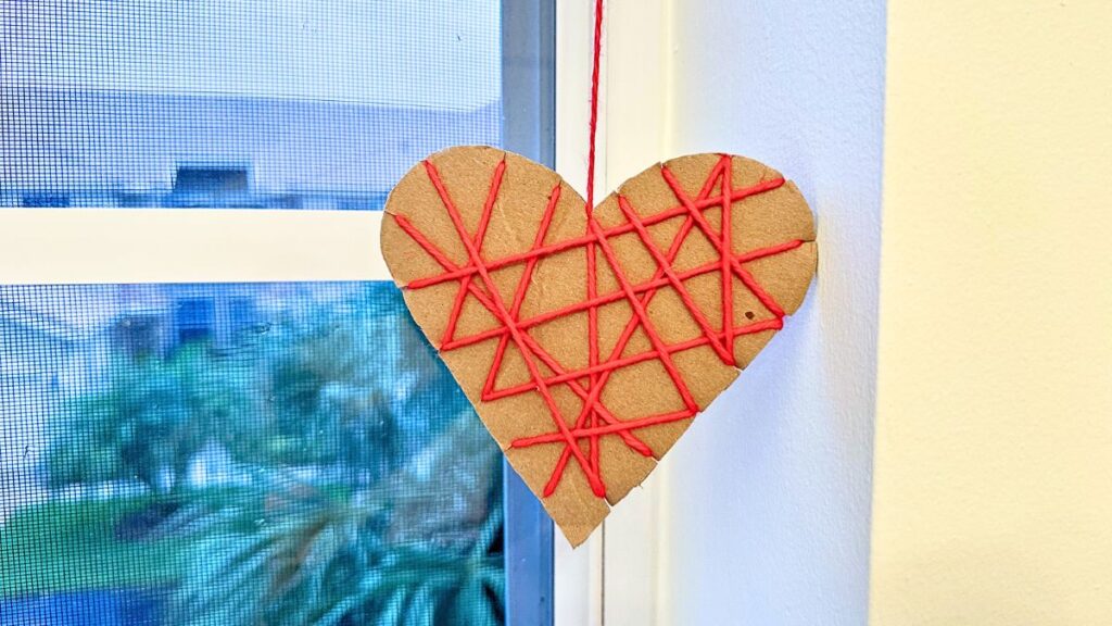 cute and fun activity for kids for valentines days using a piece of cardboard and yarn